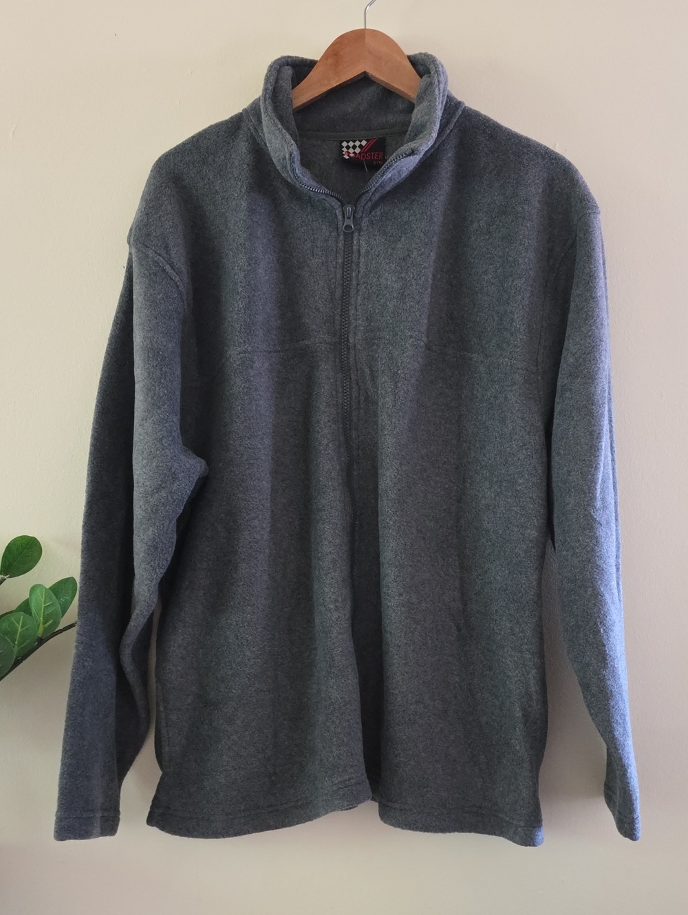 ROADSTER Men's NWOT Fleece Zip Up Sweater - L